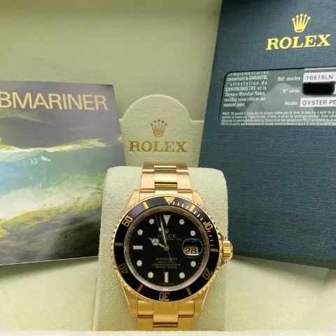 Rolex Submariner Date 16618LN 40mm Yellow gold Black