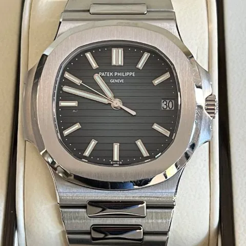 Patek Philippe Nautilus 5711/1A-010 40mm Stainless steel Blue