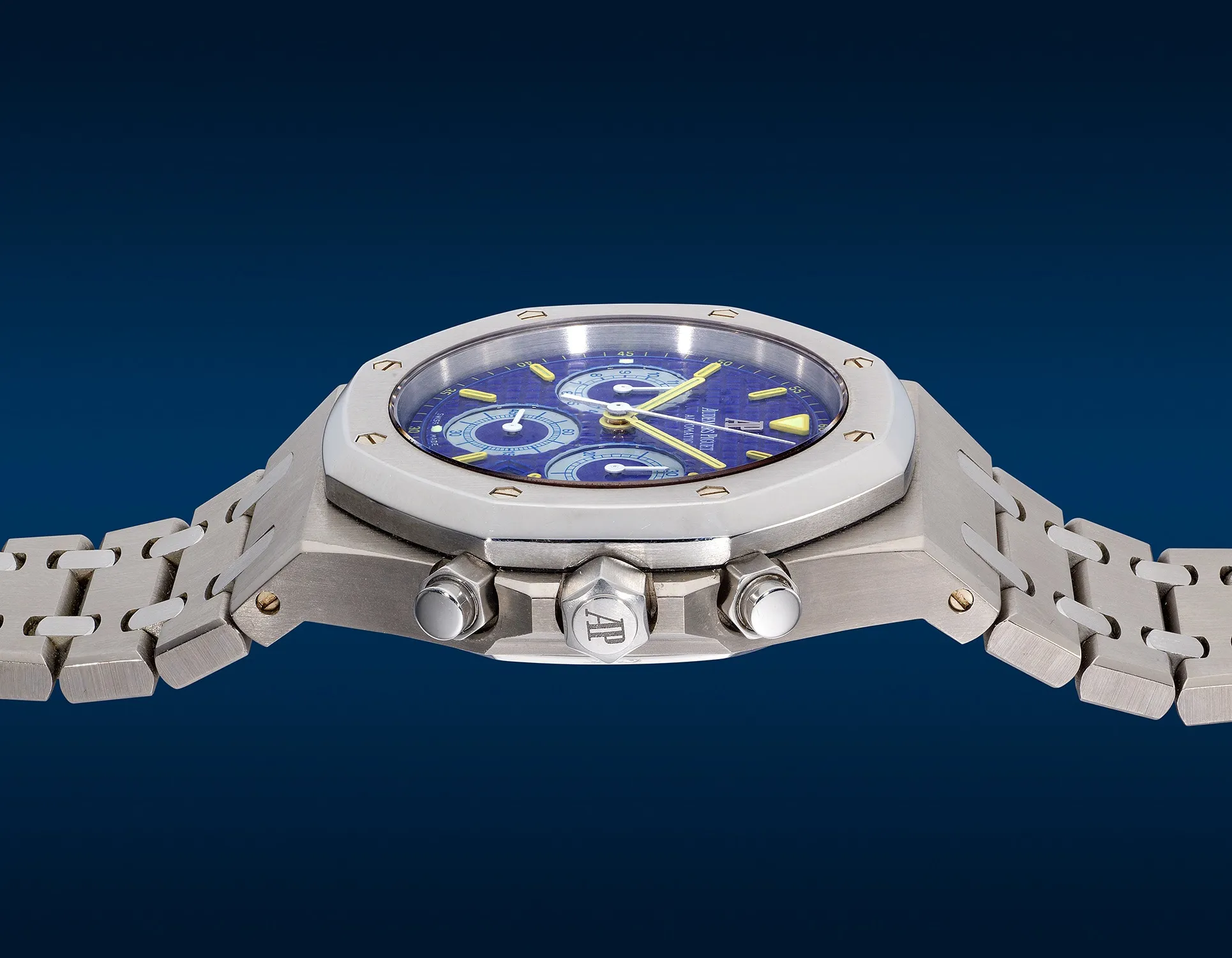 Audemars Piguet Royal Oak 25860IS.0.1110IS.01 39mm Titanium Blue 3