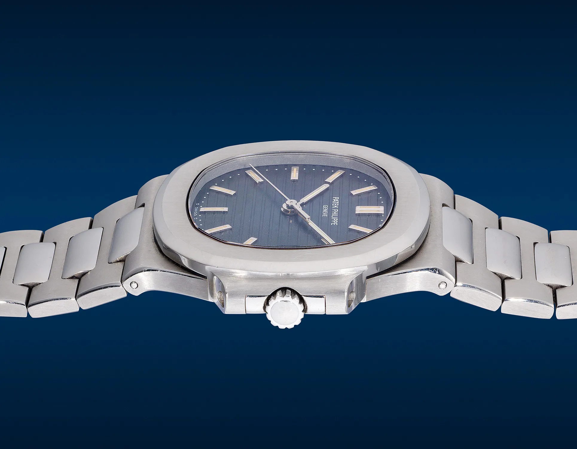 Patek Philippe Nautilus 3800/001 37.5mm Stainless steel Blue 3