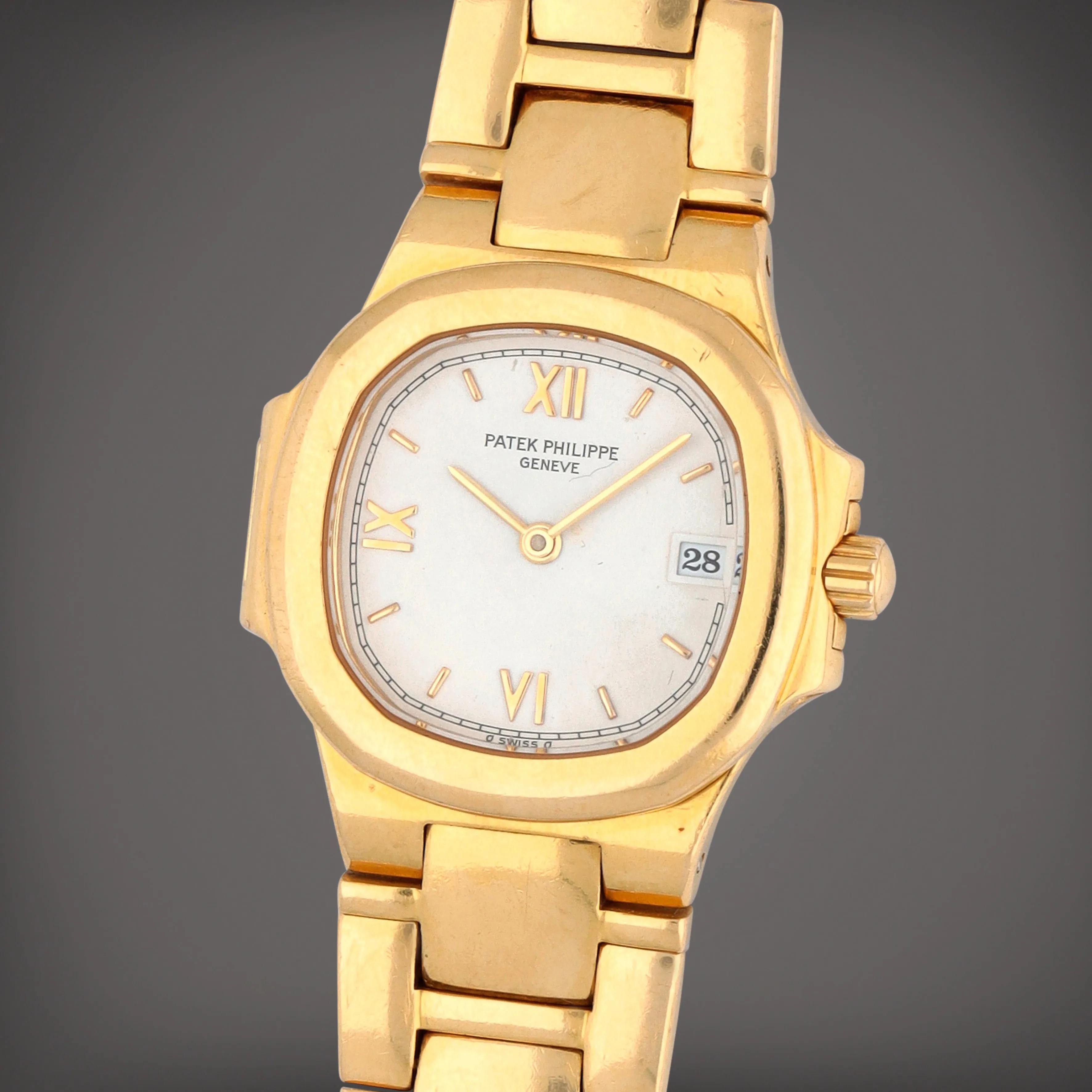 Patek Philippe Nautilus 4700/51 26mm Yellow gold White