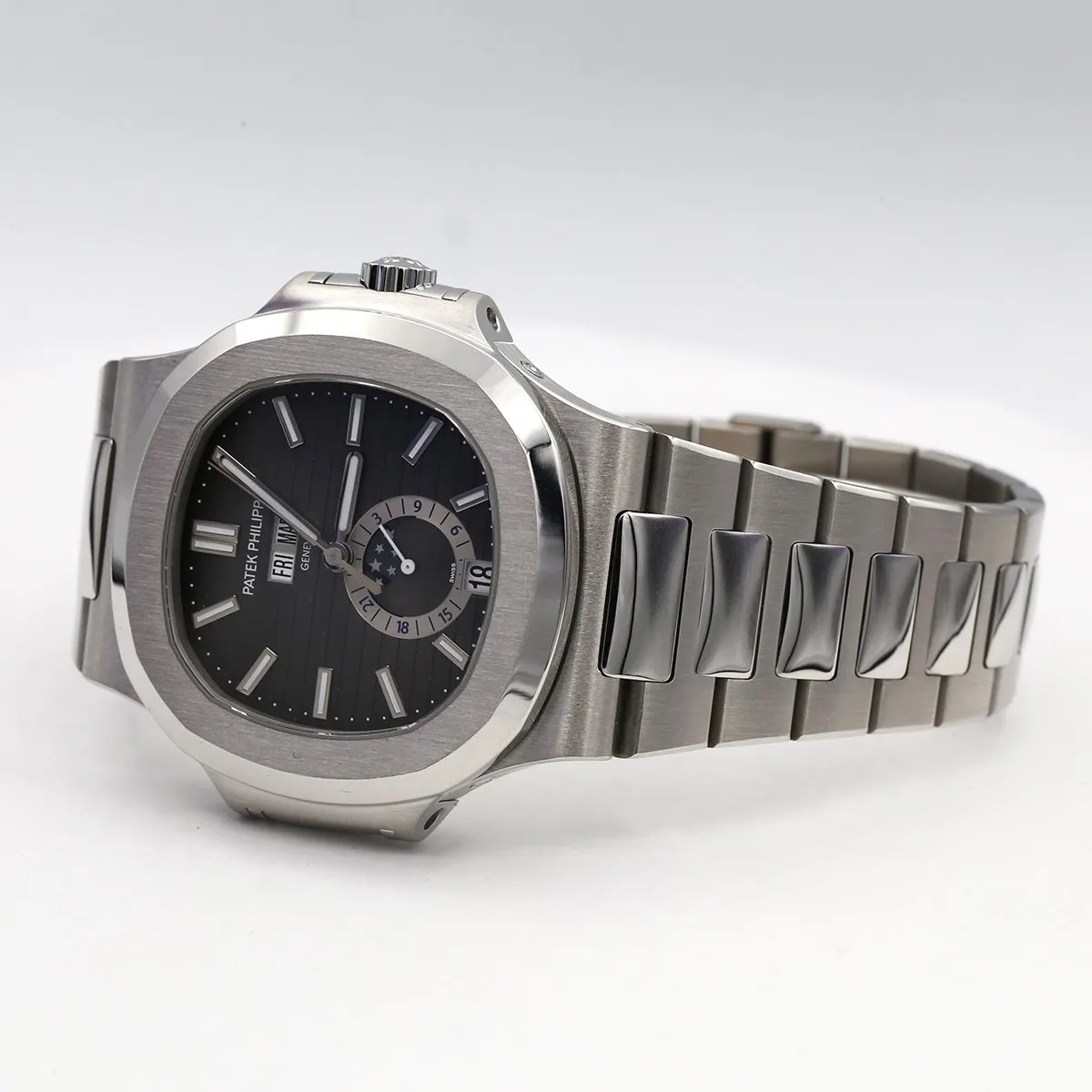 Patek Philippe Nautilus 5726/1A-001 40.5mm Stainless steel Black 3