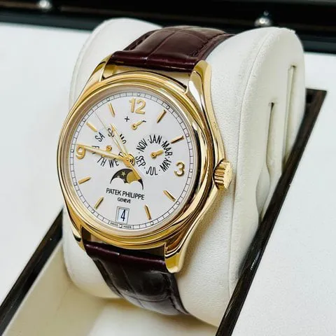 Patek Philippe Annual Calendar 5146J-001 39mm Yellow gold Beige