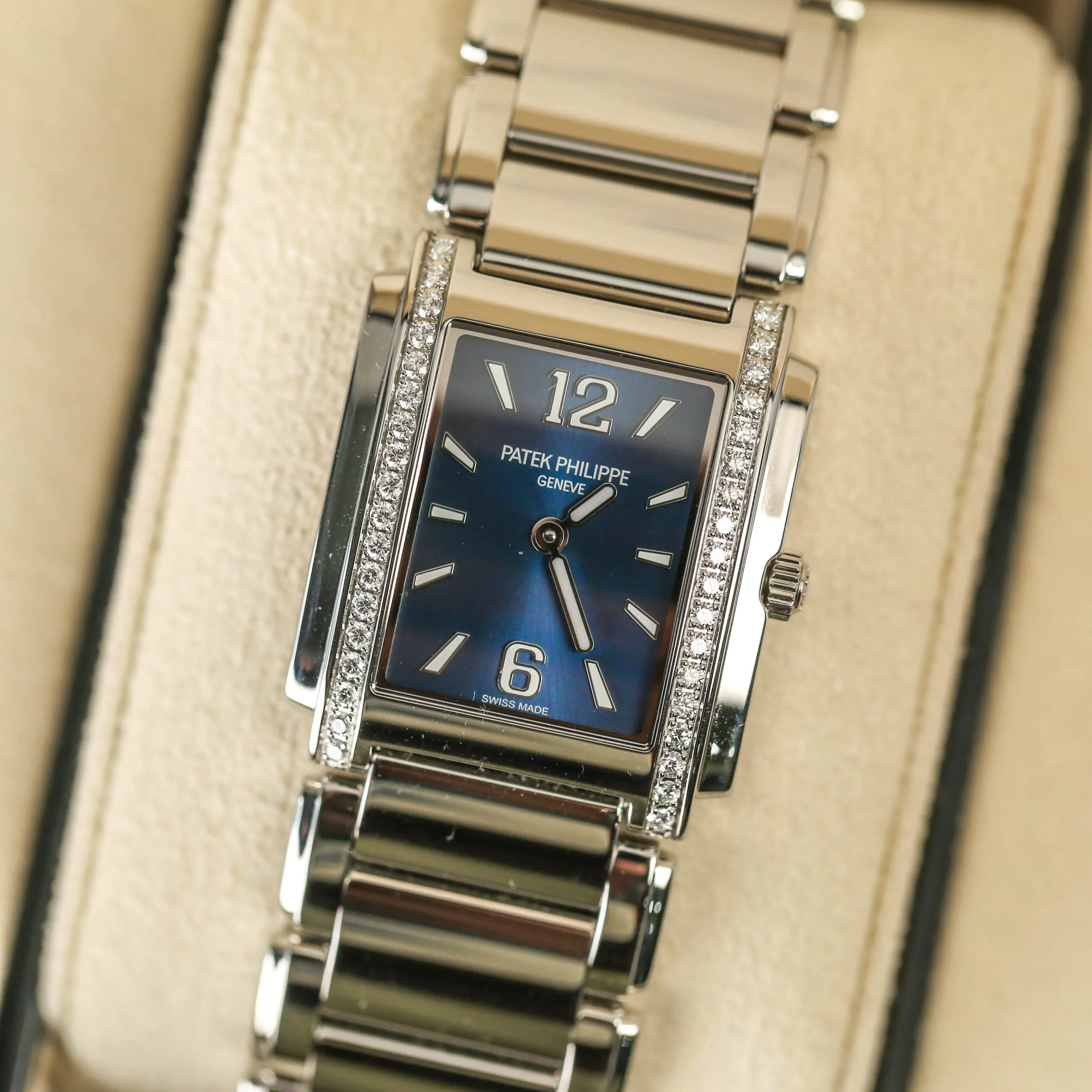 Patek Philippe Twenty~4 4910/1200A-001 25mm Stainless steel Blue 2