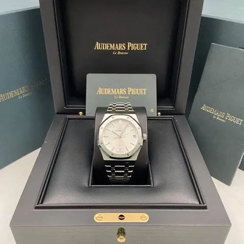 Audemars Piguet Royal Oak 15500ST.OO.1220ST.04 41mm Stainless steel Silver