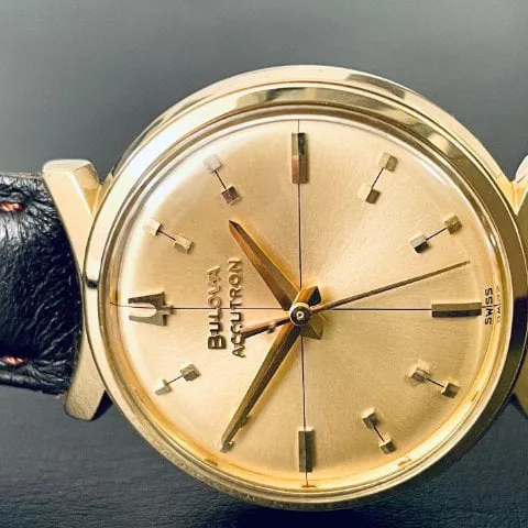 Bulova Accutron 35mm Yellow gold