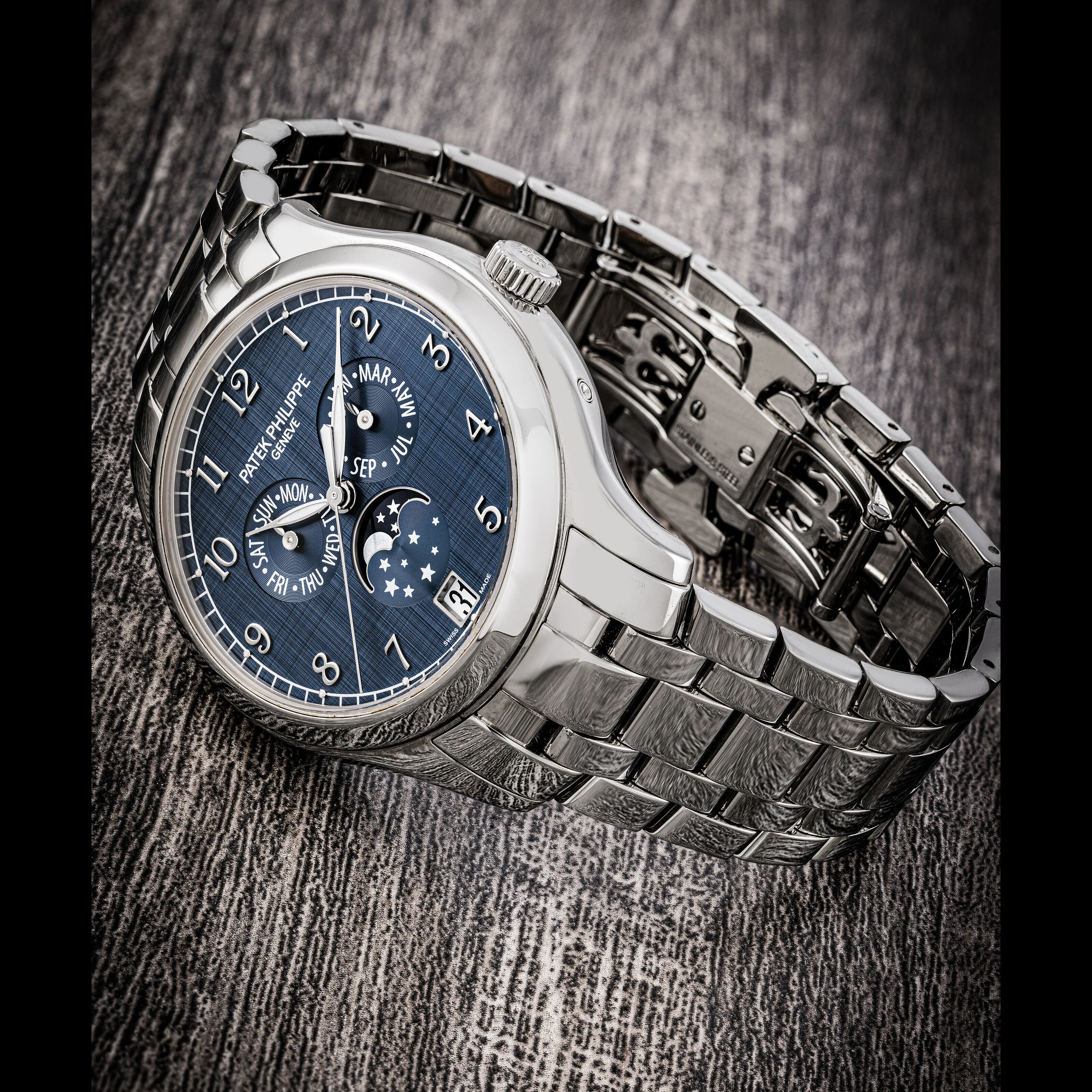 Patek Philippe Annual Calendar 4947/1A 38mm Stainless steel Blue