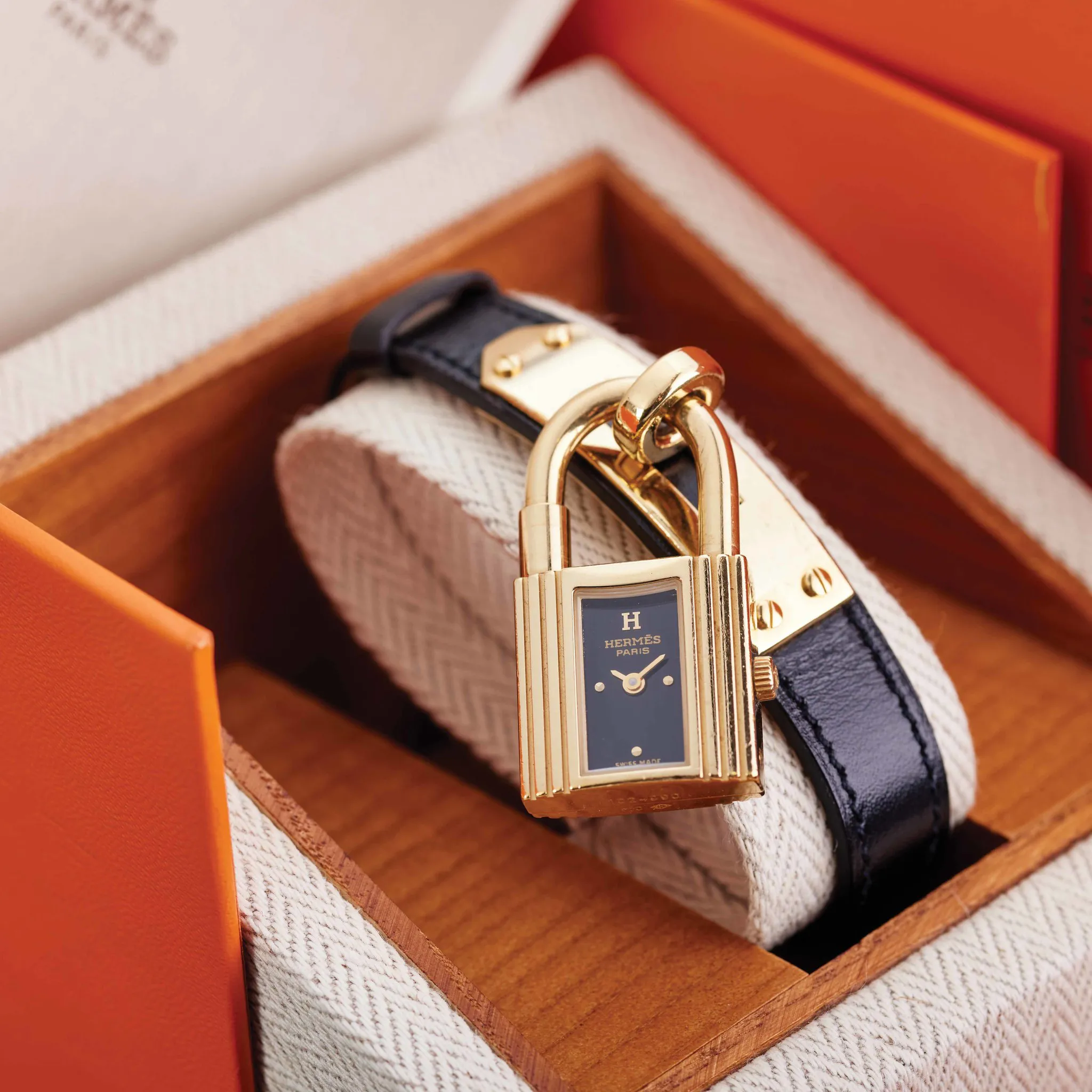 Hermès Kelly 3901 20mm Gold-plated Black 1