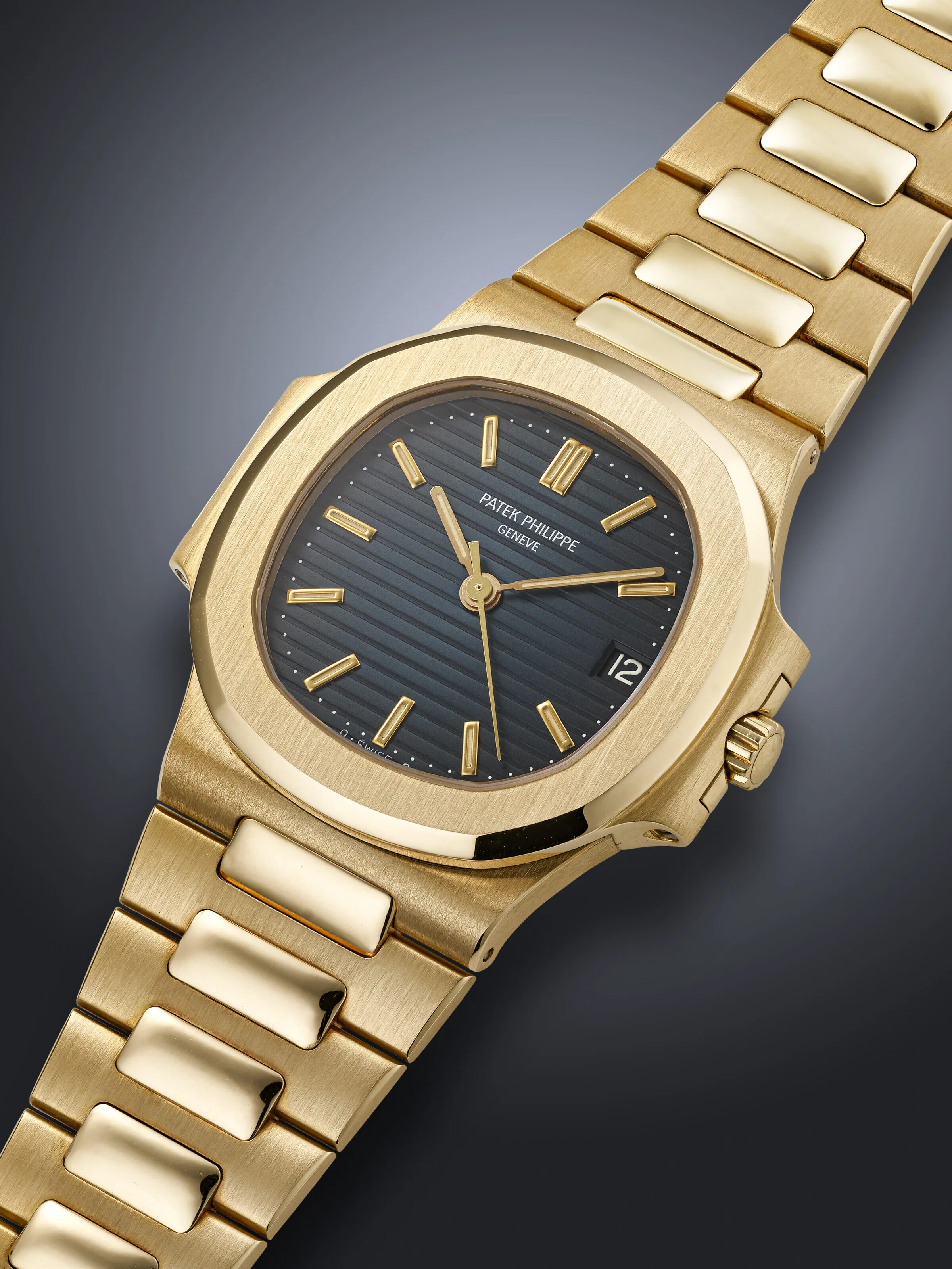 Patek Philippe Nautilus 3800/1 37.5mm Yellow gold Blue 2