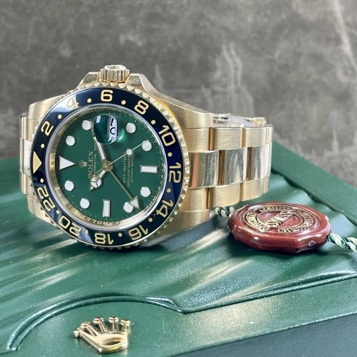 Rolex GMT-Master II 116718LN 40mm Yellow gold Green 14