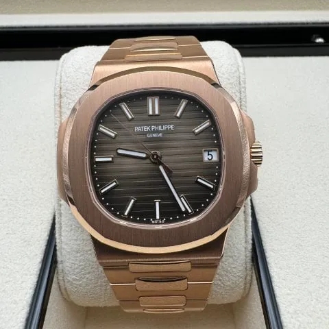 Patek Philippe Nautilus 5711/1R-001 40mm Rose gold Brown