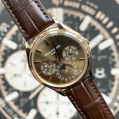 Patek Philippe Perpetual Calendar 5140R-001 37mm Rose gold Brown