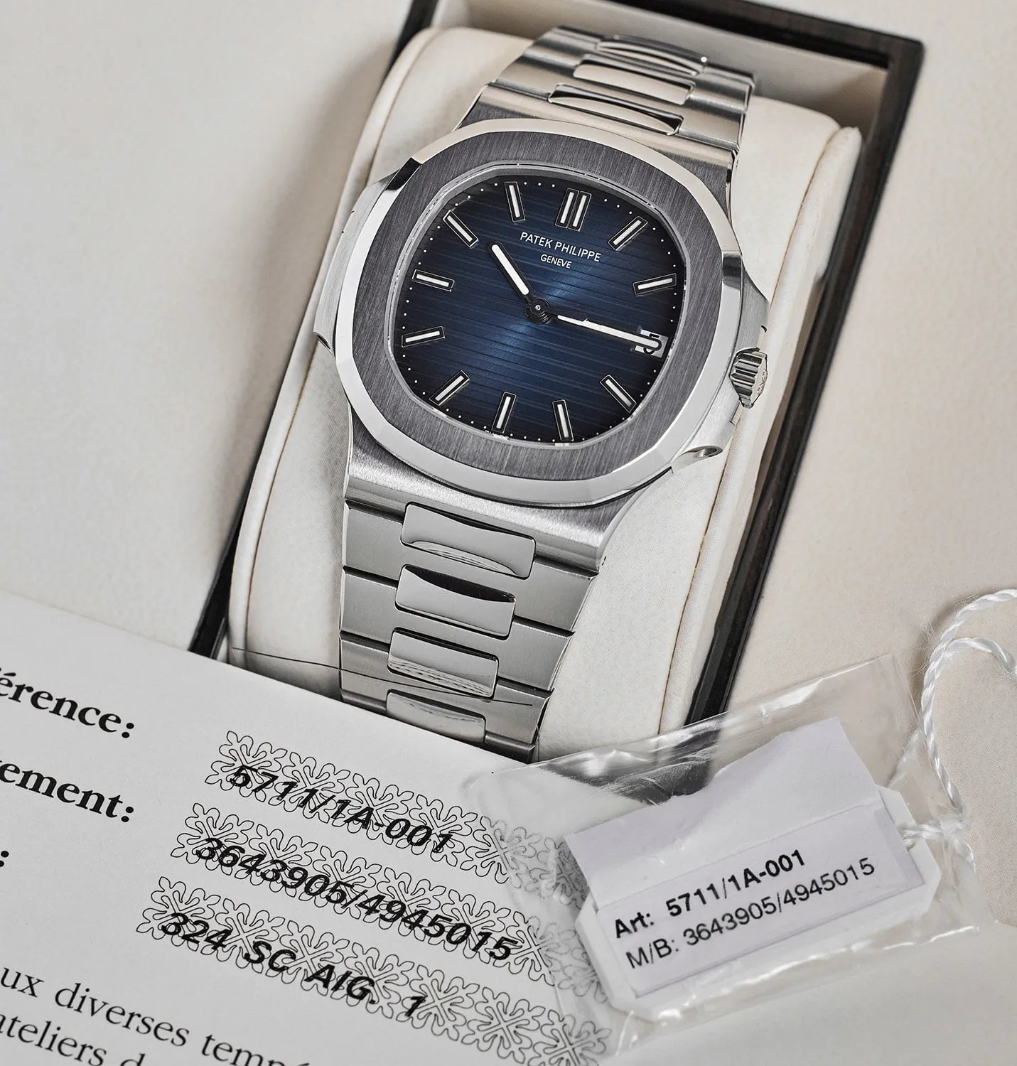 Patek Philippe Nautilus 5711/1A-001 40mm Stainless steel Blue 2
