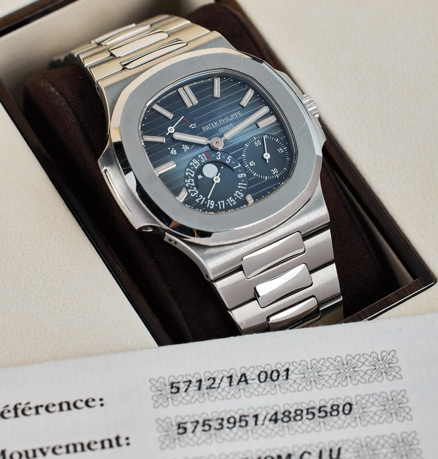 Patek Philippe Nautilus 5712/1A 42.5mm Stainless steel Black 1