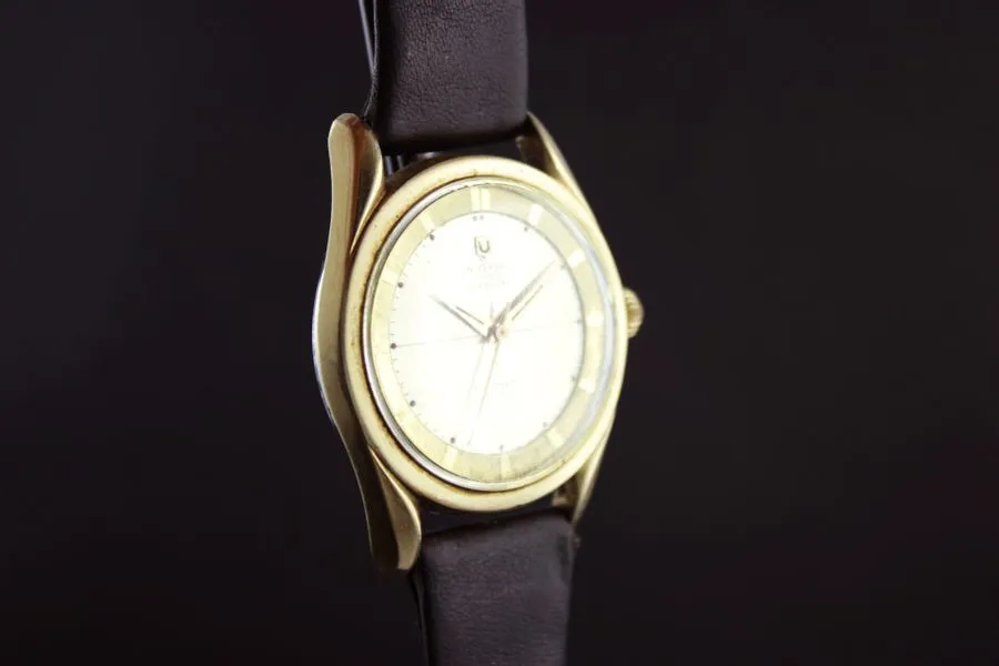 Universal Genève Polerouter 20363 35mm Yellow gold Silver 1