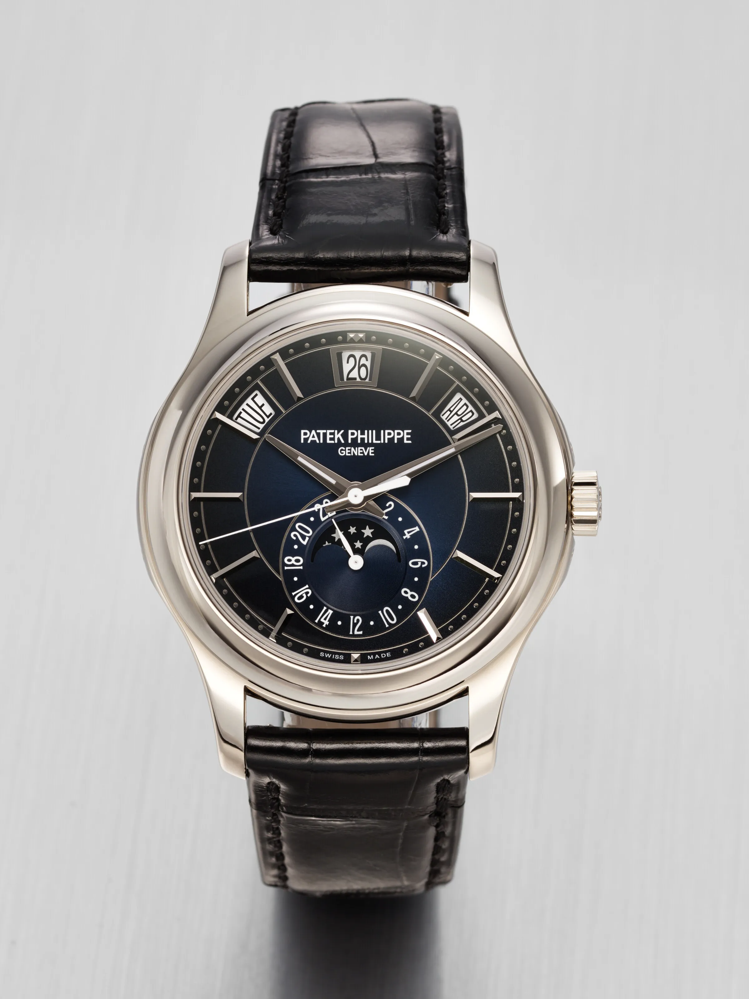 Patek Philippe Annual Calendar 5205G-013 40mm White gold Blue