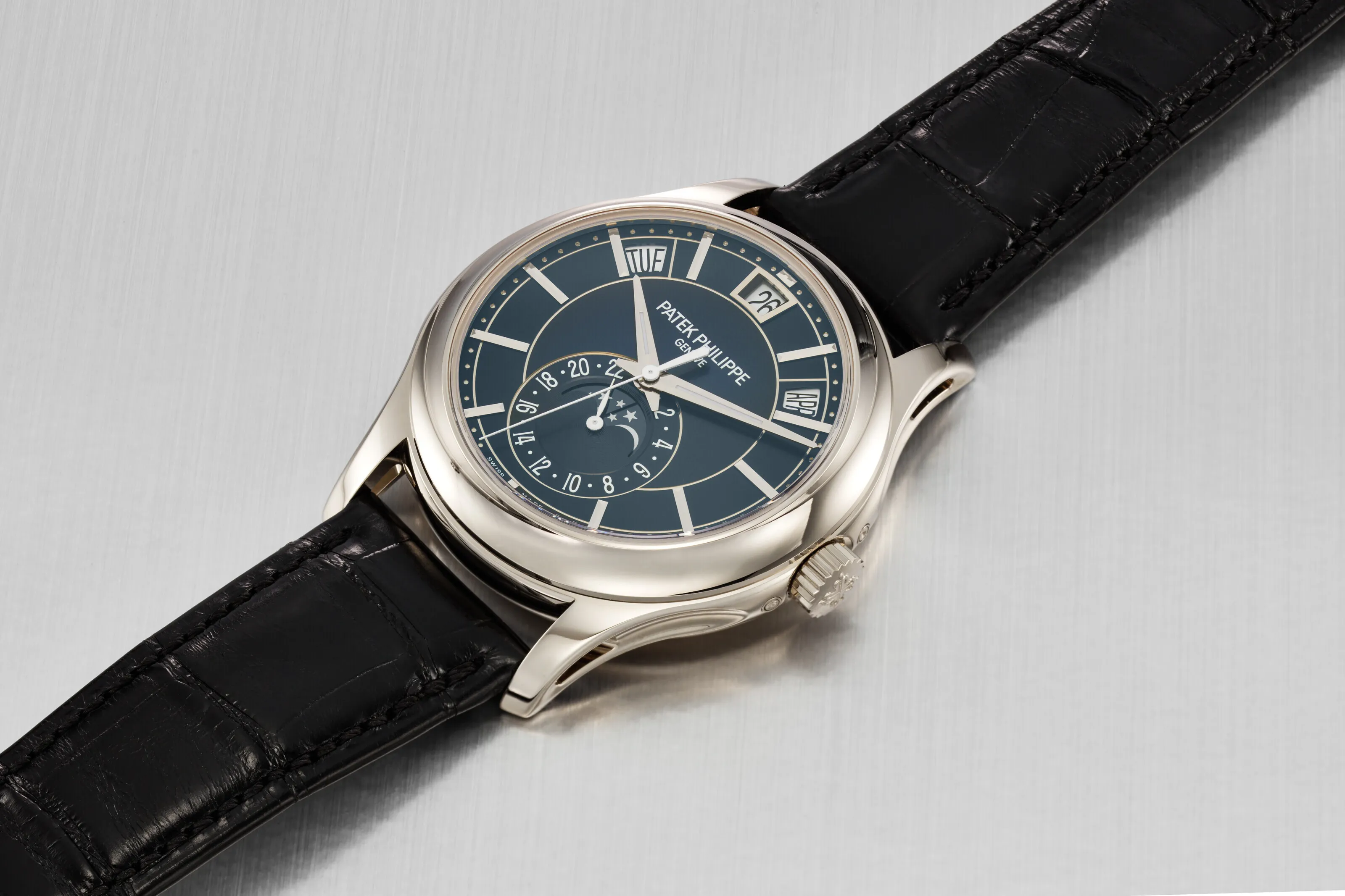 Patek Philippe Annual Calendar 5205G-013 40mm White gold Blue 2