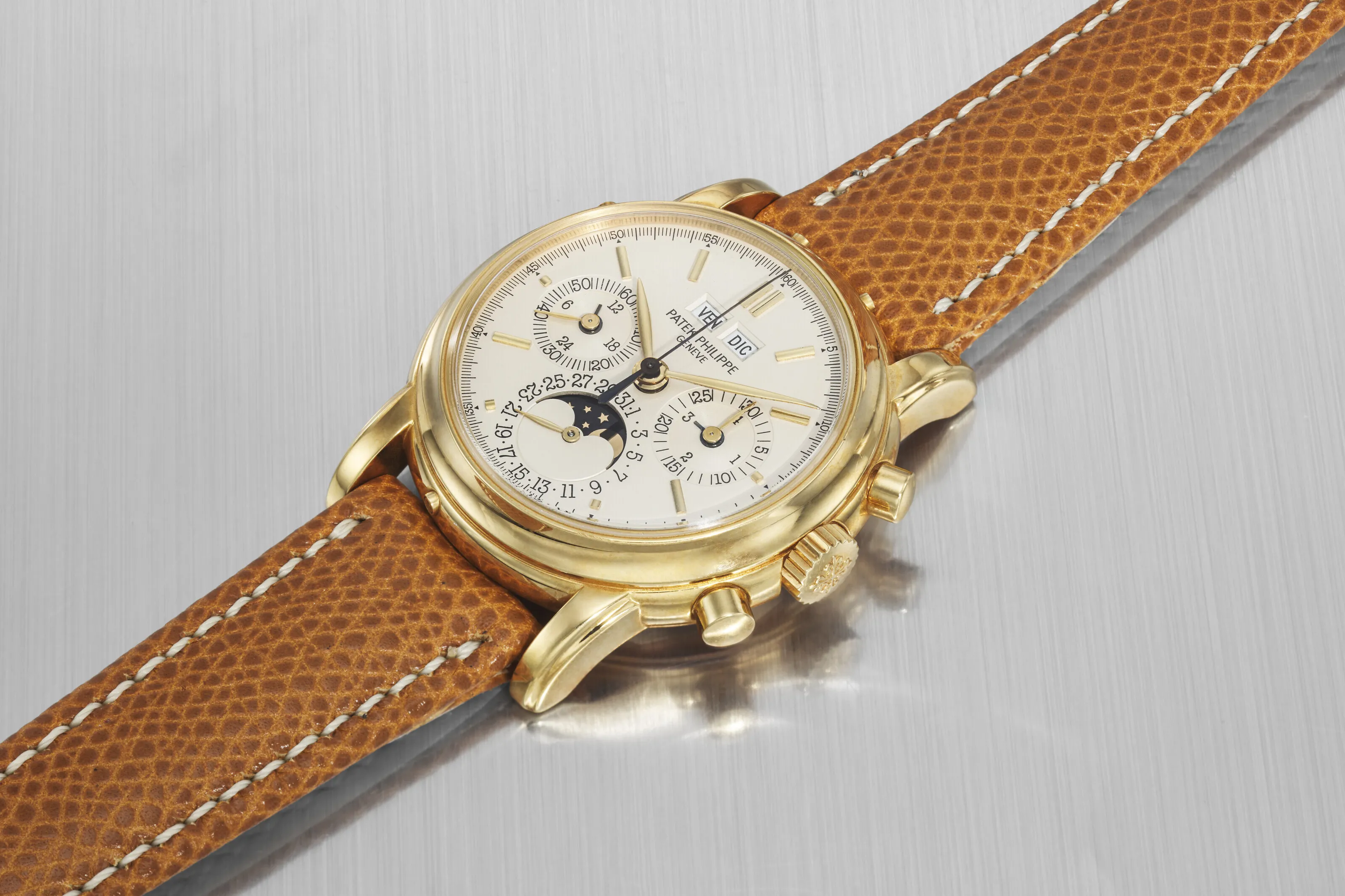 Patek Philippe Perpetual Calendar Chronograph 3970E 36mm Yellow gold White 2