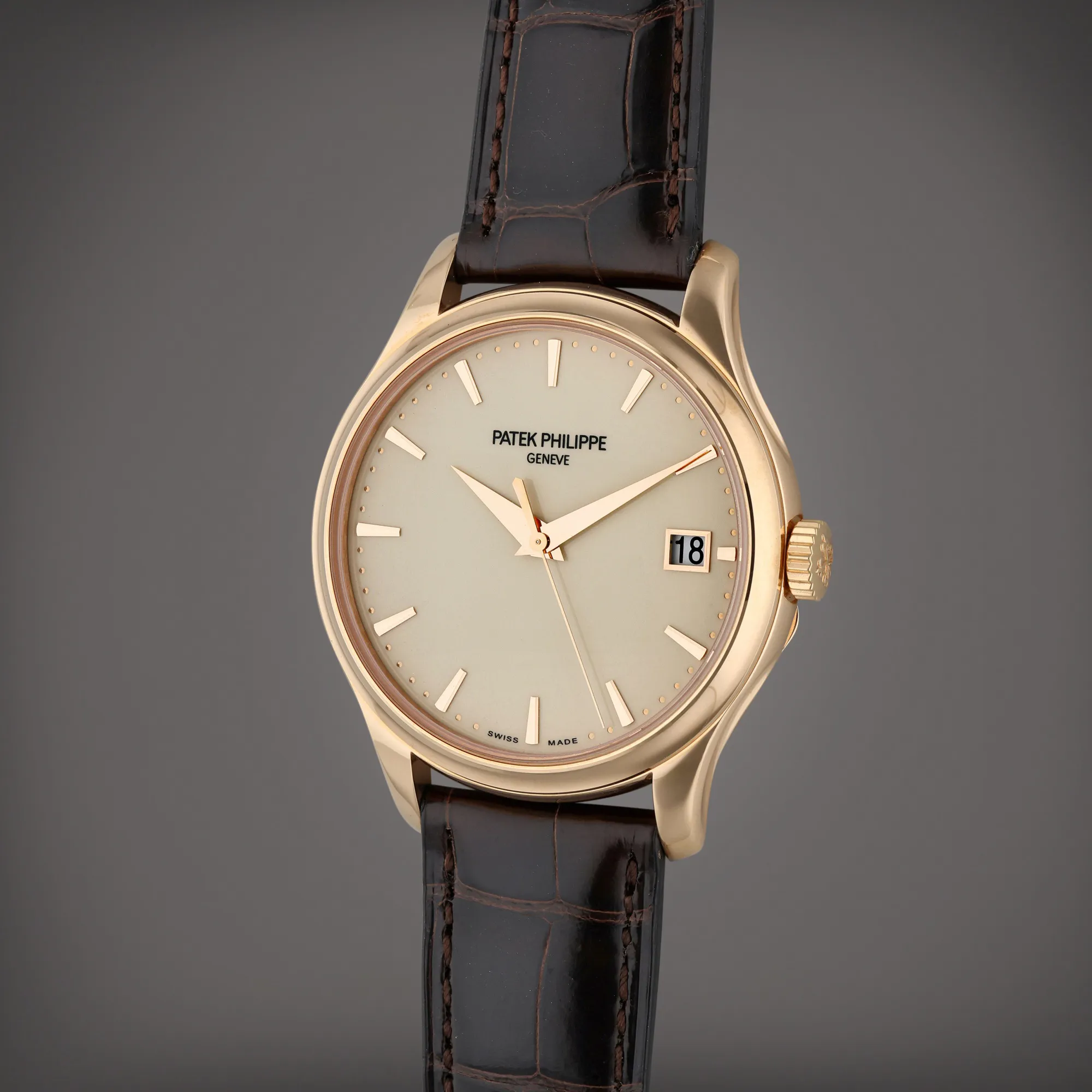 Patek Philippe Calatrava 5227R-001 39mm Rose gold Cream