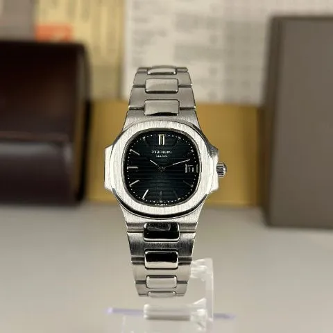 Patek Philippe Nautilus 4700/1 27mm Stainless steel Black