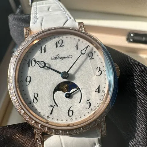 Breguet Classique 9088BR/29/964/DD0D 30mm Rose gold White