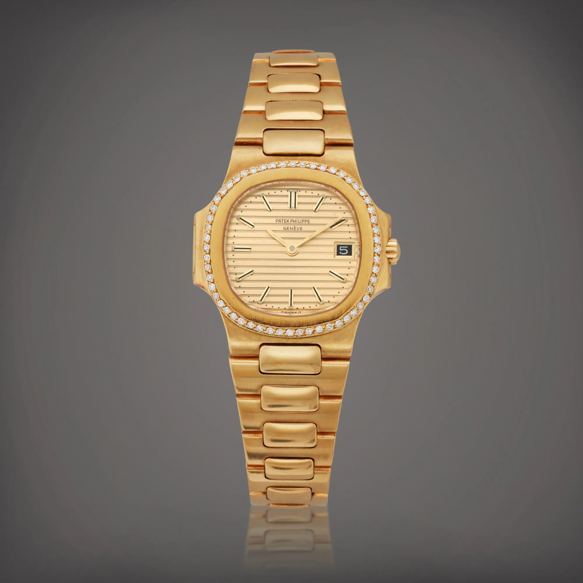 Patek Philippe Nautilus 4700/2 26mm Yellow gold Champagne 1