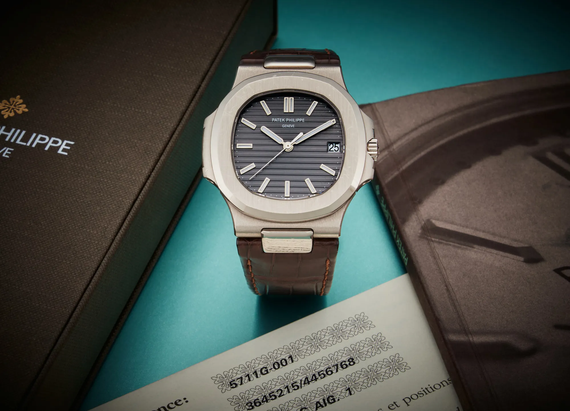 Patek Philippe Nautilus 5711G-001 40mm White gold Gray 1