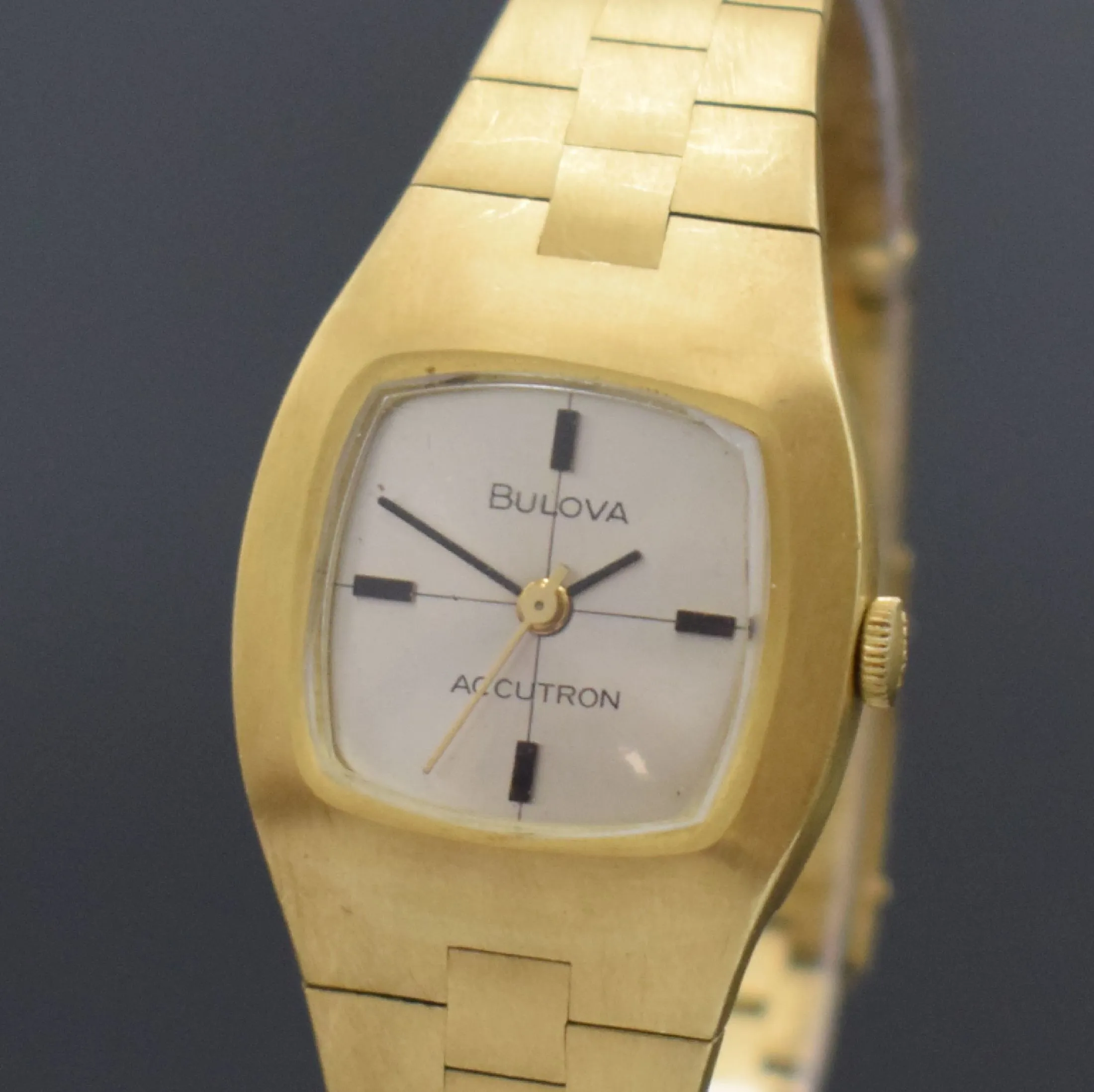 Bulova Accutron 23.5mm Yellow gold Silver 1