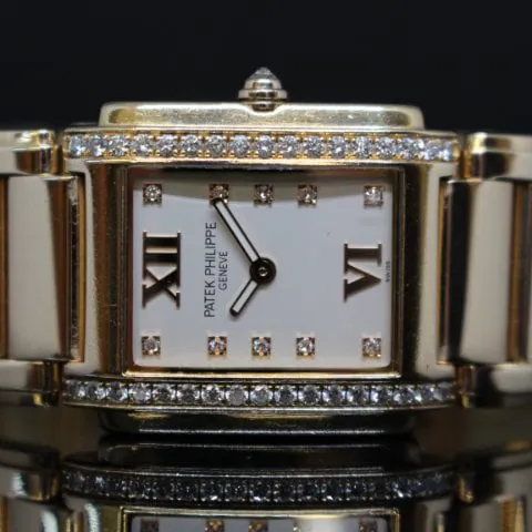 Patek Philippe Twenty~4 4910/11R-011 25mm Rose gold White