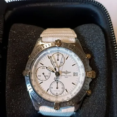 Breitling Chronomat B13047 39mm Gold/steel White