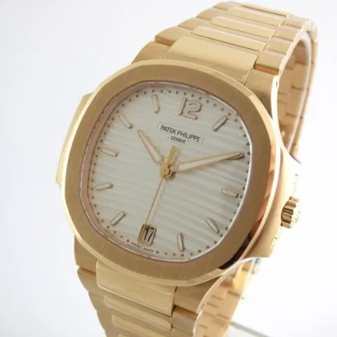 Patek Philippe Nautilus 7118/1R-001 35mm Rose gold Silver