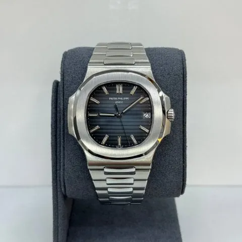 Patek Philippe Nautilus 5711/1A-010 40mm Stainless steel Blue