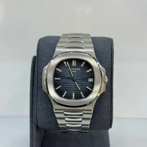 Patek Philippe Nautilus 5711/1A-010 40mm Stainless steel Blue