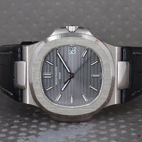 Patek Philippe Nautilus 5711G-001 40mm White gold Gray