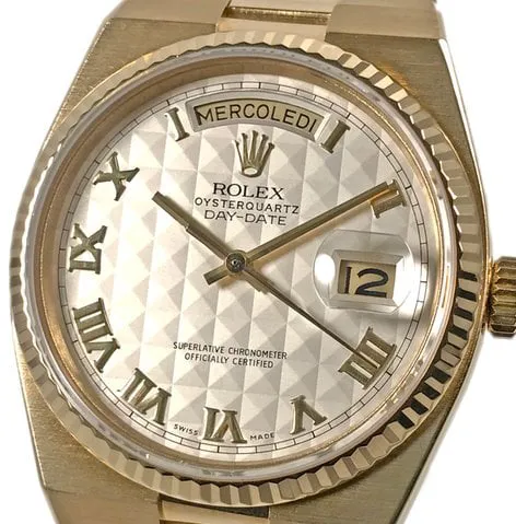 Rolex Day-Date Oysterquartz 19018 36mm Yellow gold White