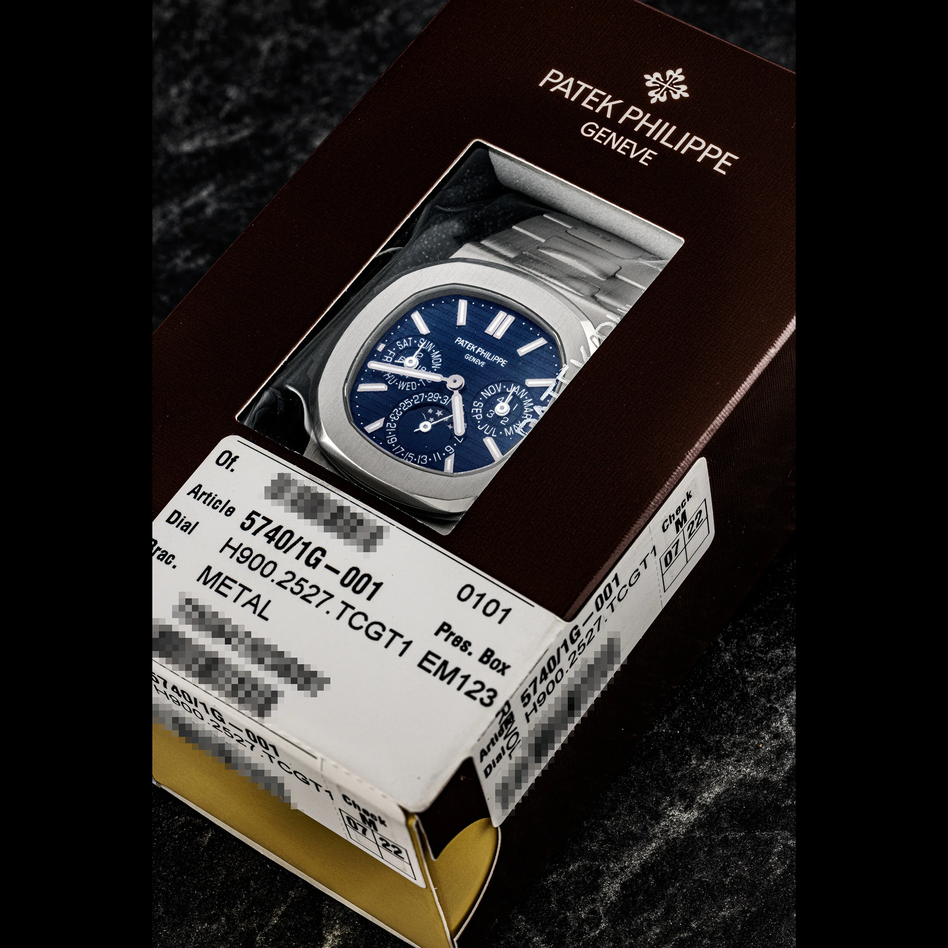 Patek Philippe Nautilus 5740/1G-001 40mm White gold Blue