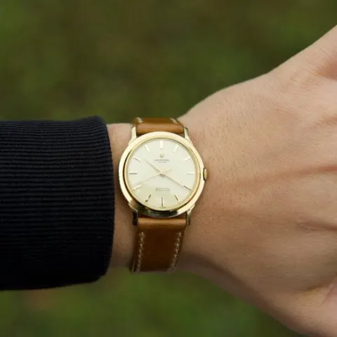 Universal Genève Polerouter 33mm Yellow gold Champagne