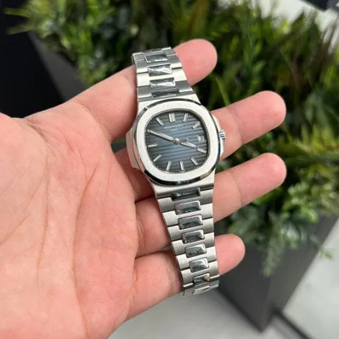 Patek Philippe Nautilus 5711/1A-010 40mm Stainless steel Blue