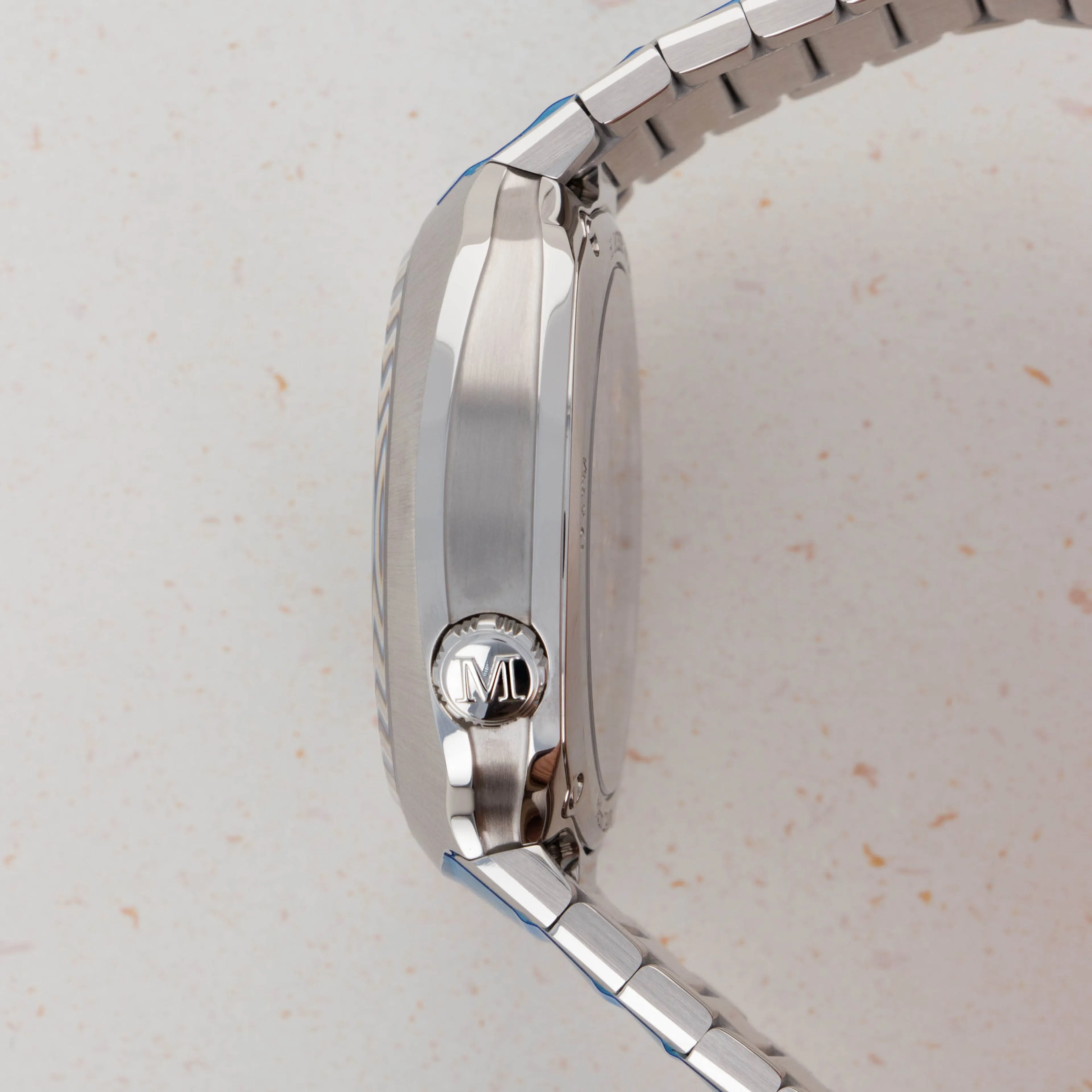 H. Moser & Cie. Streamliner 6812-1200 42.3mm Stainless steel Grey fumé 6