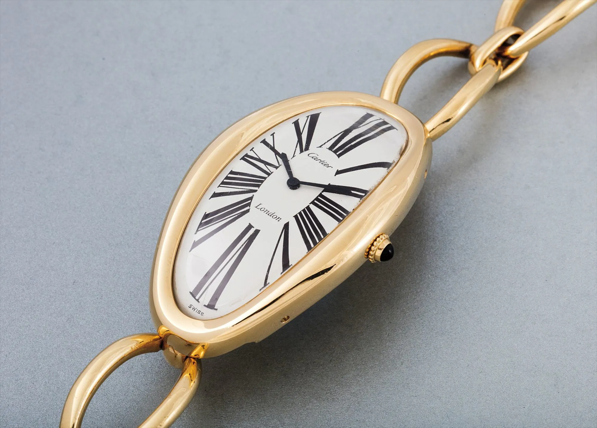 Cartier Maxi Oval 58mm Yellow gold White