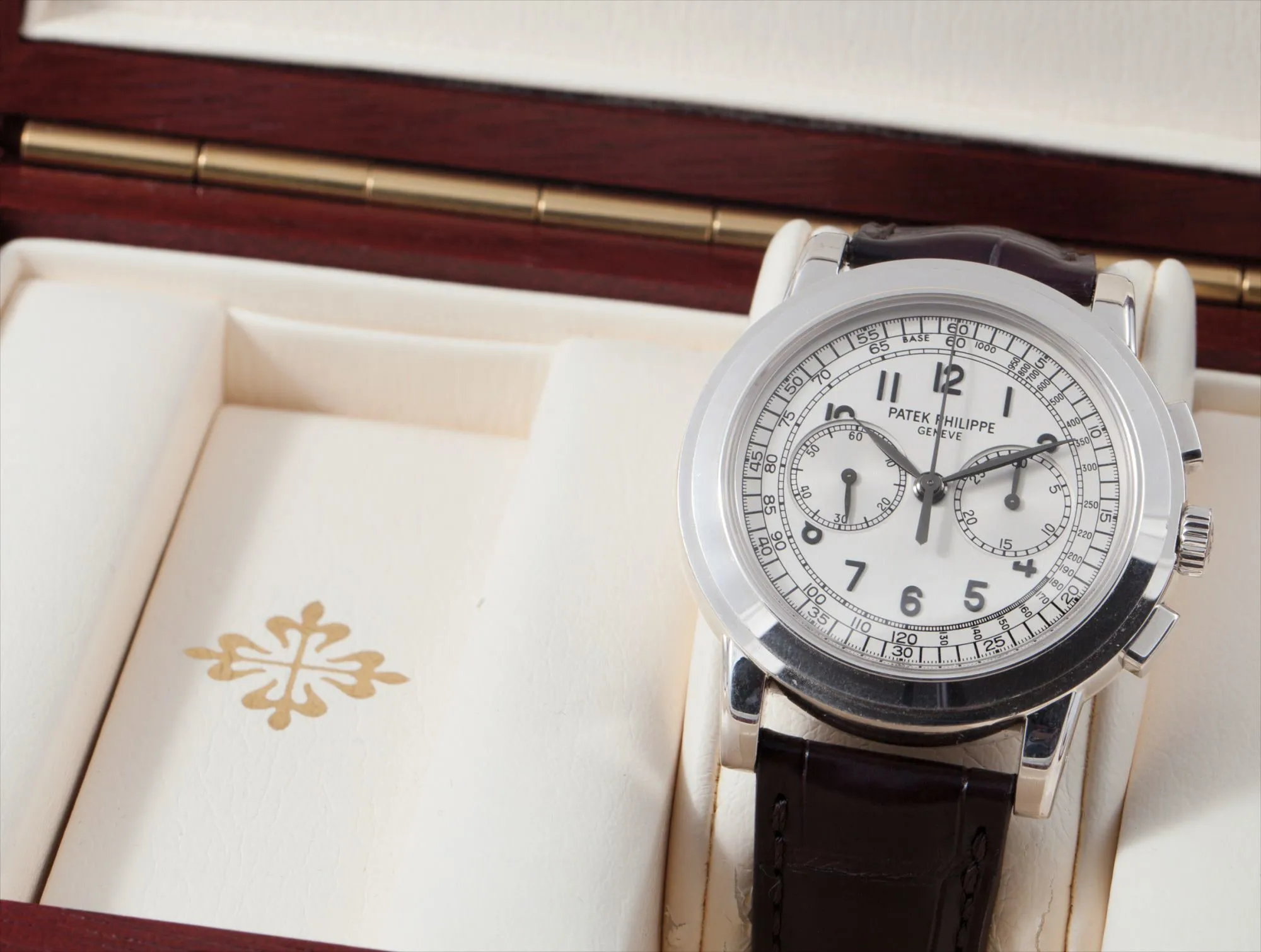 Patek Philippe 5070 G 42mm White gold White