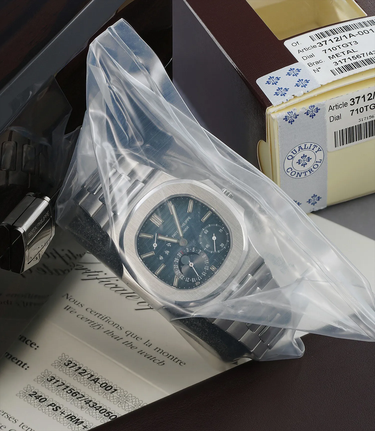 Patek Philippe Nautilus 3712/1A-001 42mm Stainless steel Blue