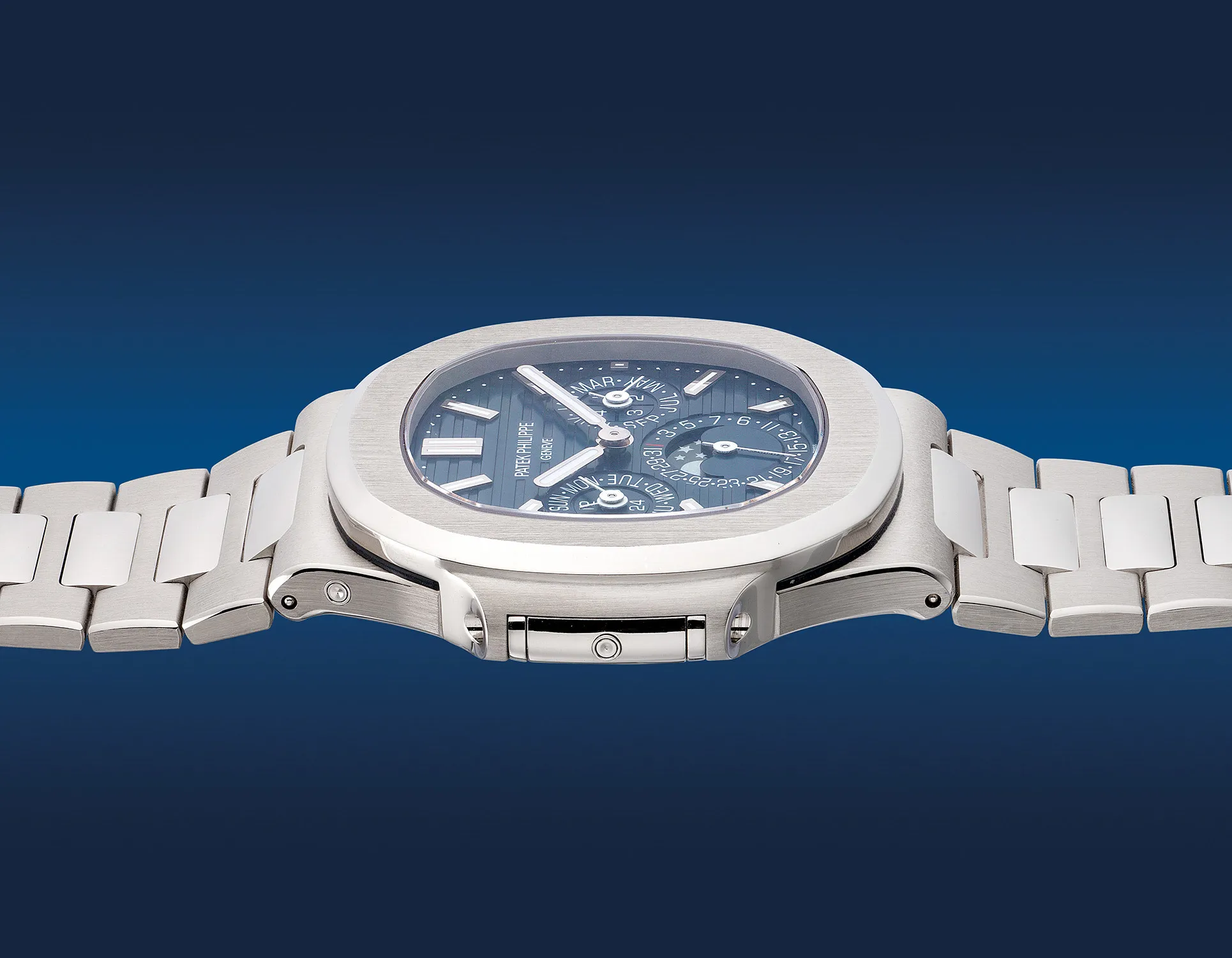 Patek Philippe Nautilus 5740/1G-001 42mm White gold Blue 4