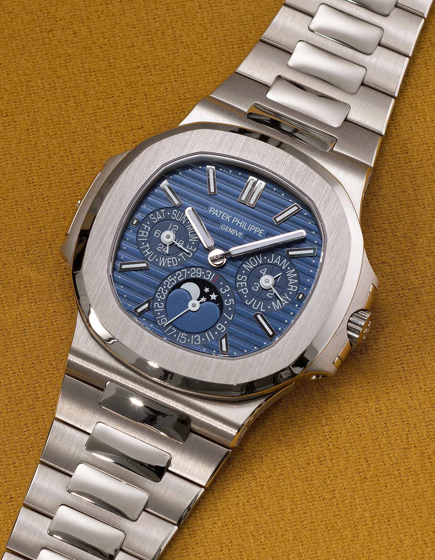 Patek Philippe Nautilus 5740/1G-001 42mm White gold Blue 5