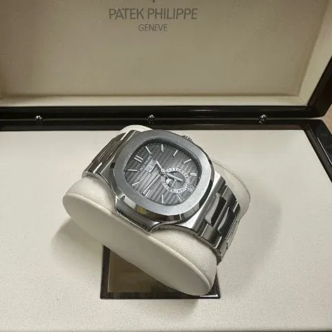 Patek Philippe Nautilus 5726/1A-001 40.5mm Stainless steel Black