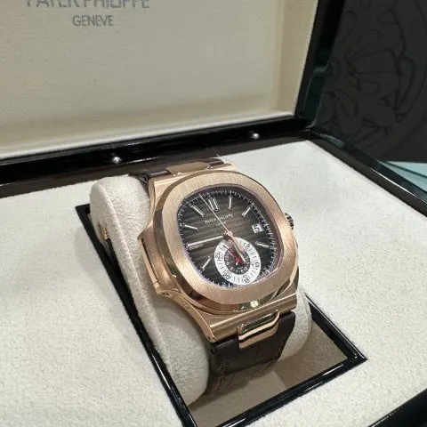 Patek Philippe Nautilus 5980R-001 40.5mm Rose gold Brown