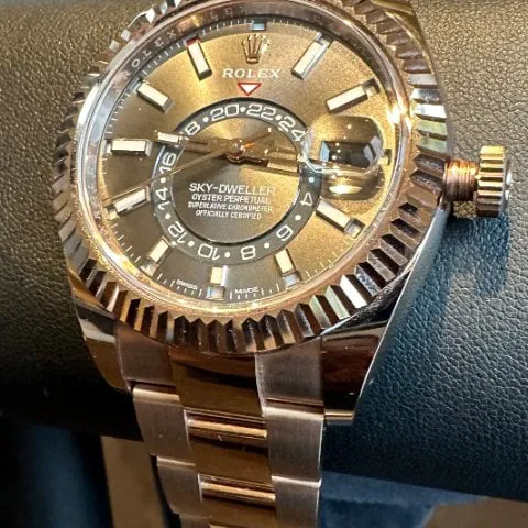 Rolex Sky-Dweller 326935 42mm Rose gold Gray