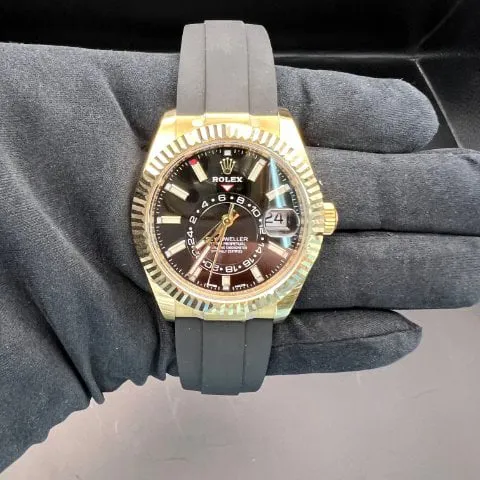 Rolex Sky-Dweller 326238 42mm Yellow gold Black