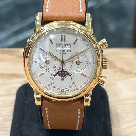 Patek Philippe Perpetual Calendar Chronograph 3970E 36mm Yellow gold Silver