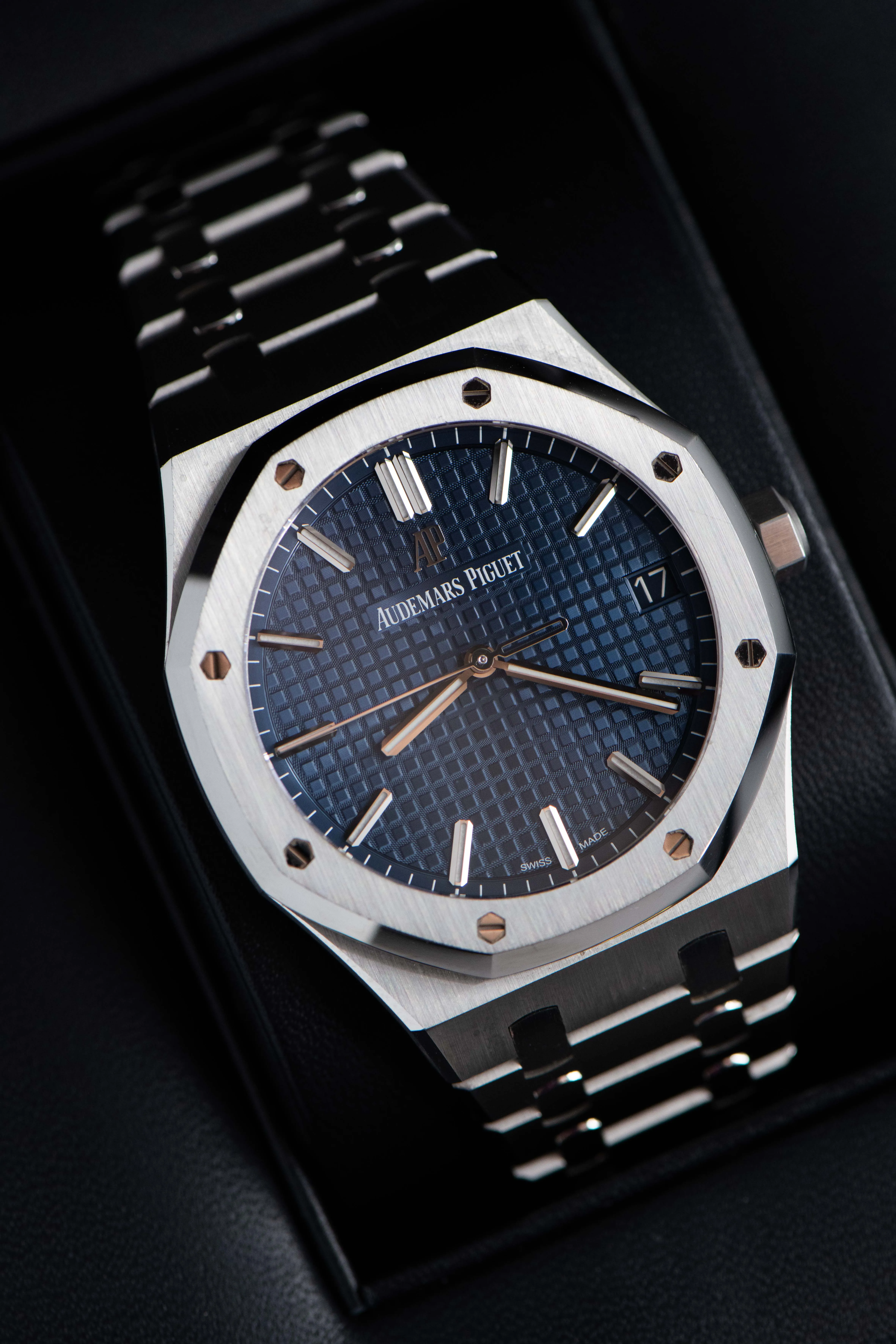 Audemars Piguet Royal Oak 15500ST.OO.1220ST.01 41mm Stainless steel Blue 12